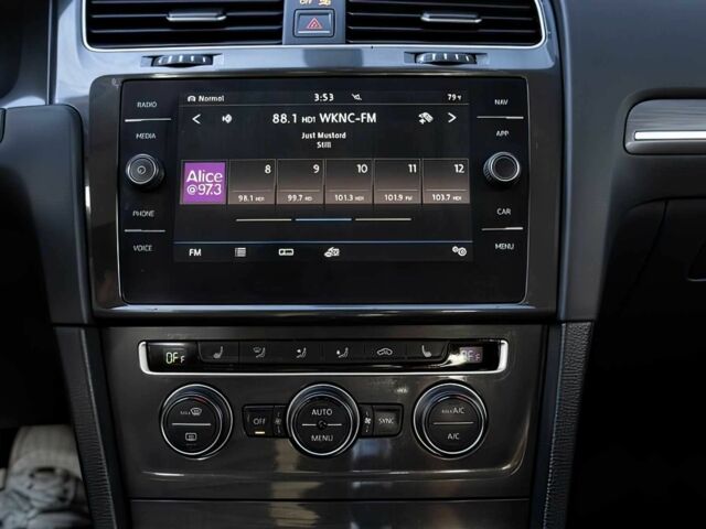 Белый Фольксваген Гольф, объемом двигателя 0 л и пробегом 54 тыс. км за 9900 $, фото 6 на Automoto.ua