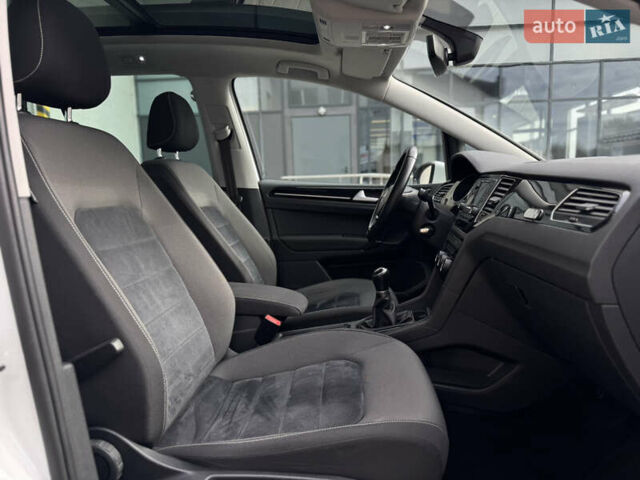 Белый Фольксваген Гольф, объемом двигателя 2 л и пробегом 274 тыс. км за 14299 $, фото 21 на Automoto.ua