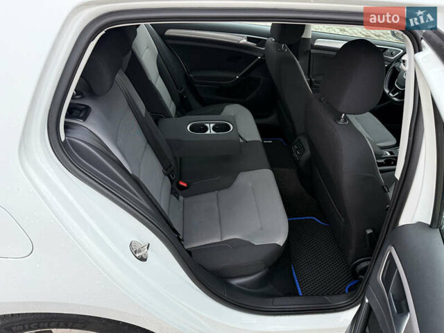 Белый Фольксваген Гольф, объемом двигателя 0 л и пробегом 33 тыс. км за 10800 $, фото 14 на Automoto.ua