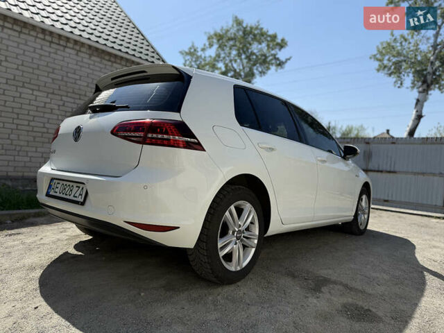 Фольксваген Гольф 2017 в Днепре (Днепропетровске) на Automoto.ua Белый Фольксваген Гольф, объемом двигателя 0 л и пробегом 113 тыс. км за 9200 $, фото 31 на Automoto.ua