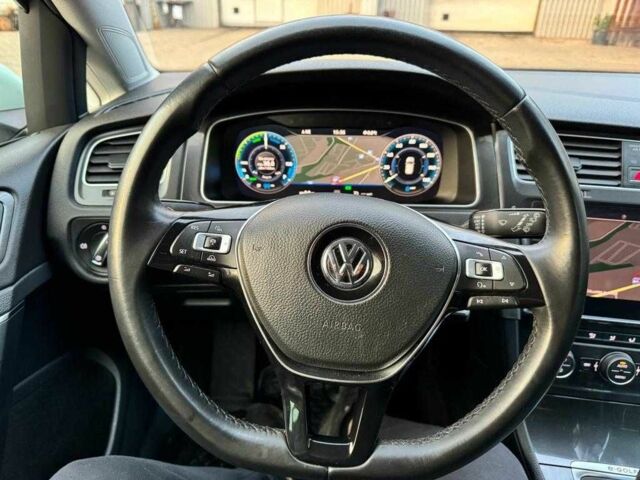 Белый Фольксваген Гольф, объемом двигателя 0 л и пробегом 139 тыс. км за 14000 $, фото 6 на Automoto.ua