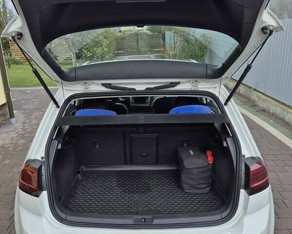 Белый Фольксваген Гольф, объемом двигателя 1.8 л и пробегом 127 тыс. км за 13000 $, фото 8 на Automoto.ua