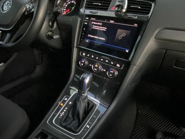 Белый Фольксваген Гольф, объемом двигателя 0 л и пробегом 56 тыс. км за 12000 $, фото 4 на Automoto.ua