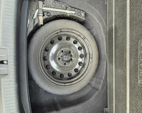 Белый Фольксваген Гольф, объемом двигателя 1.8 л и пробегом 127 тыс. км за 13000 $, фото 12 на Automoto.ua