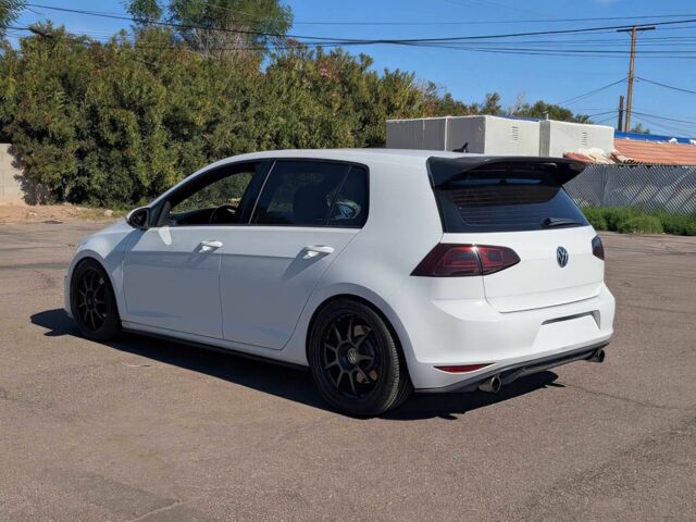 Белый Фольксваген Гольф, объемом двигателя 2 л и пробегом 69 тыс. км за 8000 $, фото 6 на Automoto.ua