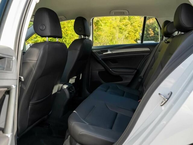 Белый Фольксваген Гольф, объемом двигателя 0 л и пробегом 66 тыс. км за 10000 $, фото 8 на Automoto.ua