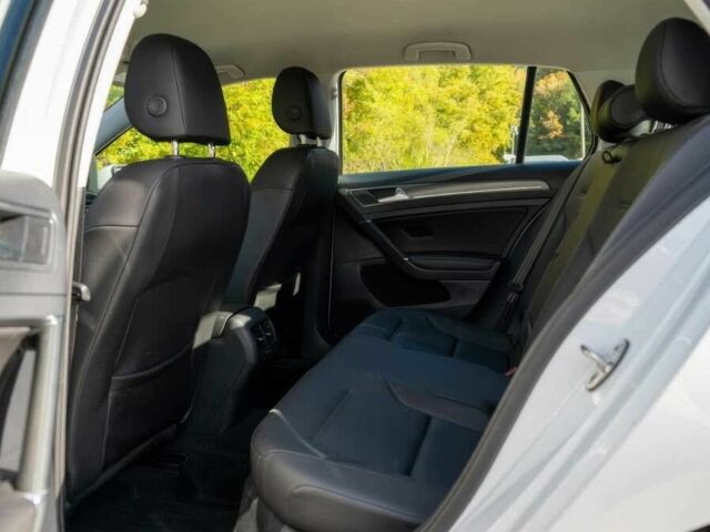 Белый Фольксваген Гольф, объемом двигателя 0 л и пробегом 64 тыс. км за 5200 $, фото 10 на Automoto.ua