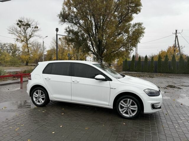 Белый Фольксваген Гольф, объемом двигателя 0 л и пробегом 113 тыс. км за 9200 $, фото 4 на Automoto.ua