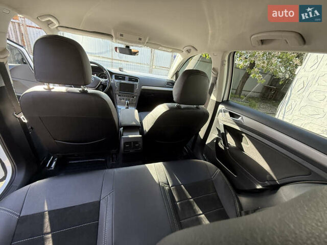 Фольксваген Гольф 2017 в Днепре (Днепропетровске) на Automoto.ua Белый Фольксваген Гольф, объемом двигателя 0 л и пробегом 113 тыс. км за 9200 $, фото 37 на Automoto.ua