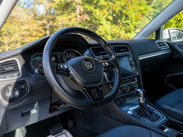 Белый Фольксваген Гольф, объемом двигателя 0 л и пробегом 64 тыс. км за 9900 $, фото 4 на Automoto.ua