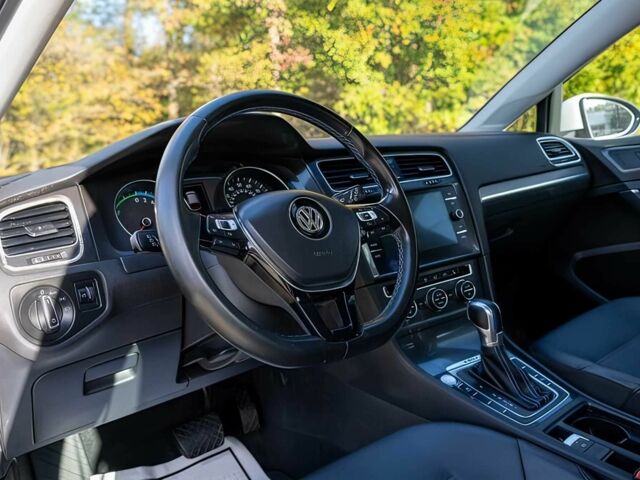 Белый Фольксваген Гольф, объемом двигателя 0 л и пробегом 58 тыс. км за 4500 $, фото 5 на Automoto.ua