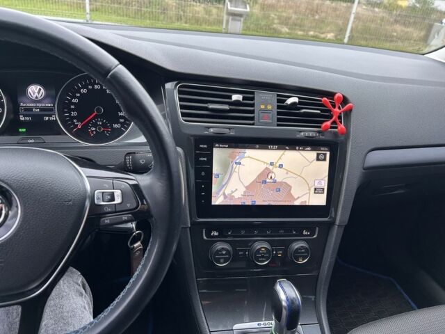 Белый Фольксваген Гольф, объемом двигателя 0 л и пробегом 98 тыс. км за 12800 $, фото 2 на Automoto.ua