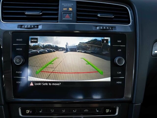 Белый Фольксваген Гольф, объемом двигателя 0 л и пробегом 64 тыс. км за 9900 $, фото 6 на Automoto.ua