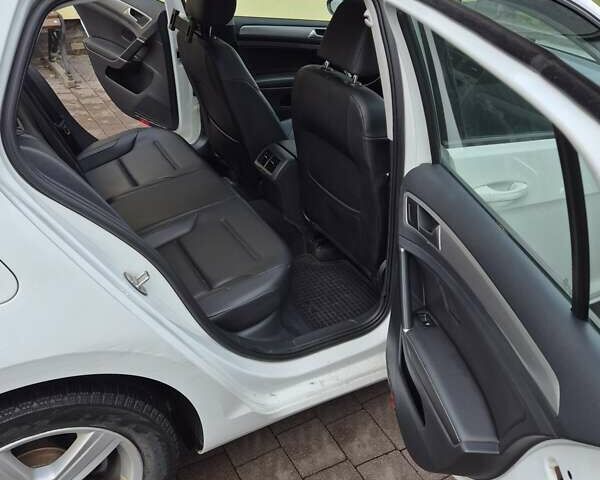 Белый Фольксваген Гольф, объемом двигателя 1.8 л и пробегом 127 тыс. км за 13000 $, фото 6 на Automoto.ua