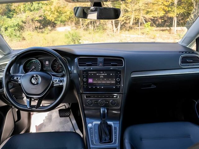 Белый Фольксваген Гольф, объемом двигателя 0 л и пробегом 58 тыс. км за 4500 $, фото 6 на Automoto.ua