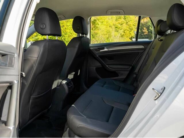 Белый Фольксваген Гольф, объемом двигателя 0 л и пробегом 63 тыс. км за 8200 $, фото 8 на Automoto.ua