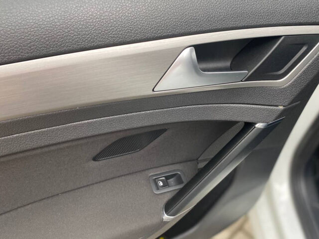 Белый Фольксваген Гольф, объемом двигателя 1.8 л и пробегом 124 тыс. км за 13800 $, фото 22 на Automoto.ua