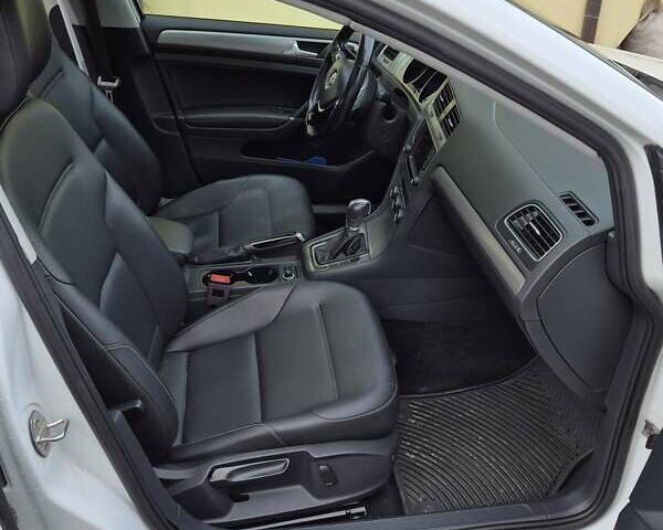 Белый Фольксваген Гольф, объемом двигателя 1.8 л и пробегом 127 тыс. км за 13000 $, фото 5 на Automoto.ua