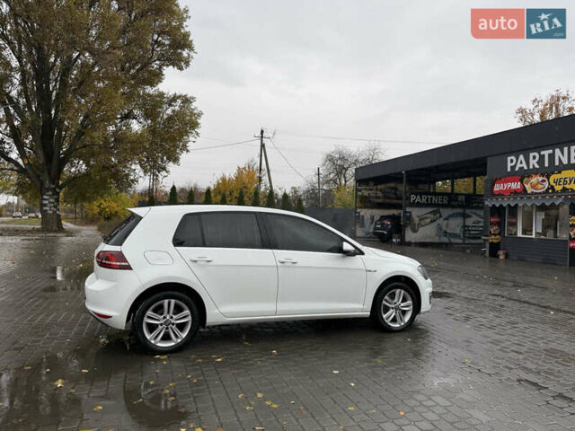 Фольксваген Гольф 2017 в Днепре (Днепропетровске) на Automoto.ua Белый Фольксваген Гольф, объемом двигателя 0 л и пробегом 113 тыс. км за 9200 $, фото 16 на Automoto.ua
