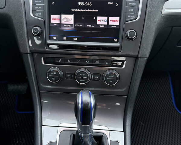 Белый Фольксваген Гольф, объемом двигателя 0 л и пробегом 33 тыс. км за 10800 $, фото 18 на Automoto.ua