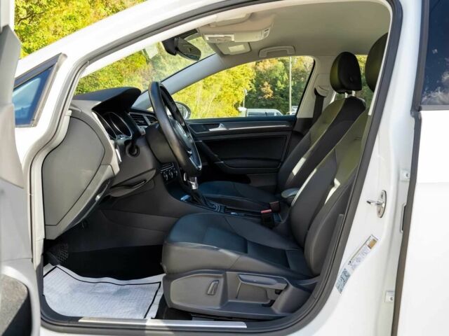 Белый Фольксваген Гольф, объемом двигателя 0 л и пробегом 66 тыс. км за 5500 $, фото 4 на Automoto.ua