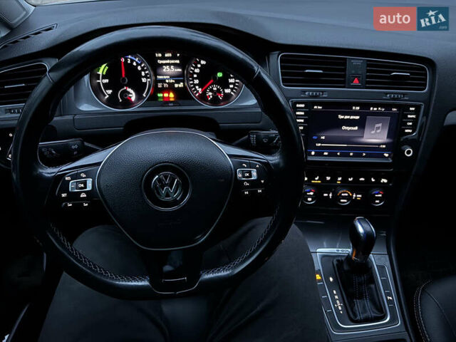 Фольксваген Гольф 2017 в Днепре (Днепропетровске) на Automoto.ua Белый Фольксваген Гольф, объемом двигателя 0 л и пробегом 113 тыс. км за 9200 $, фото 29 на Automoto.ua