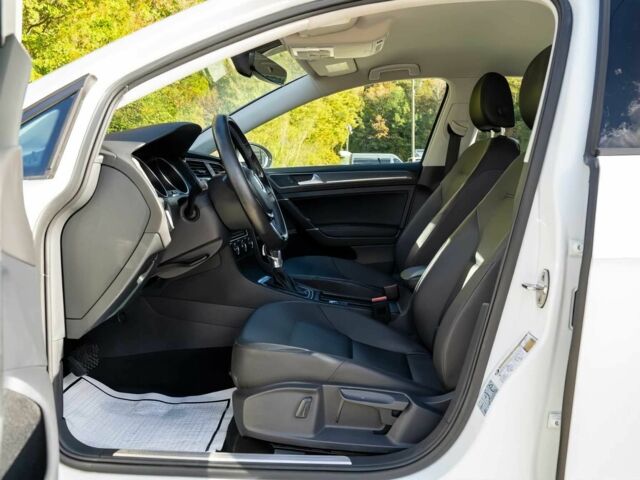 Белый Фольксваген Гольф, объемом двигателя 0 л и пробегом 66 тыс. км за 10000 $, фото 4 на Automoto.ua