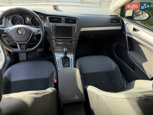 Фольксваген Гольф 2017 в Днепре (Днепропетровске) на Automoto.ua Белый Фольксваген Гольф, объемом двигателя 0 л и пробегом 113 тыс. км за 9200 $, фото 39 на Automoto.ua