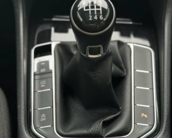 Белый Фольксваген Гольф, объемом двигателя 2 л и пробегом 274 тыс. км за 14299 $, фото 26 на Automoto.ua