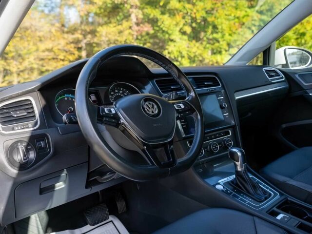 Белый Фольксваген Гольф, объемом двигателя 0 л и пробегом 66 тыс. км за 10000 $, фото 5 на Automoto.ua