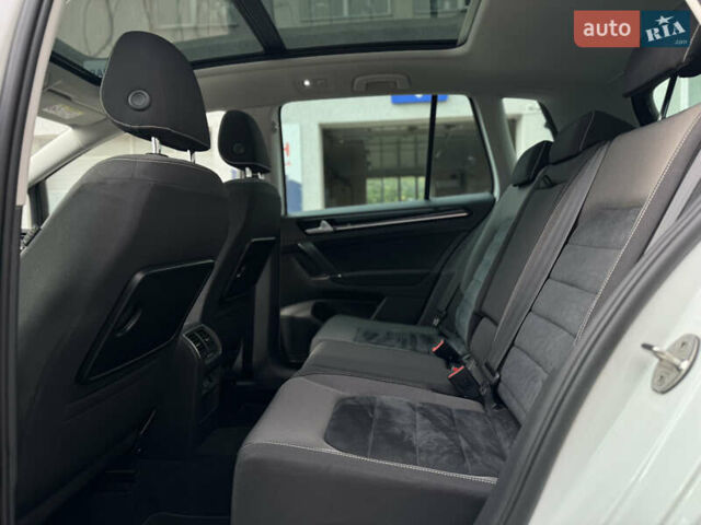 Белый Фольксваген Гольф, объемом двигателя 2 л и пробегом 274 тыс. км за 14299 $, фото 16 на Automoto.ua