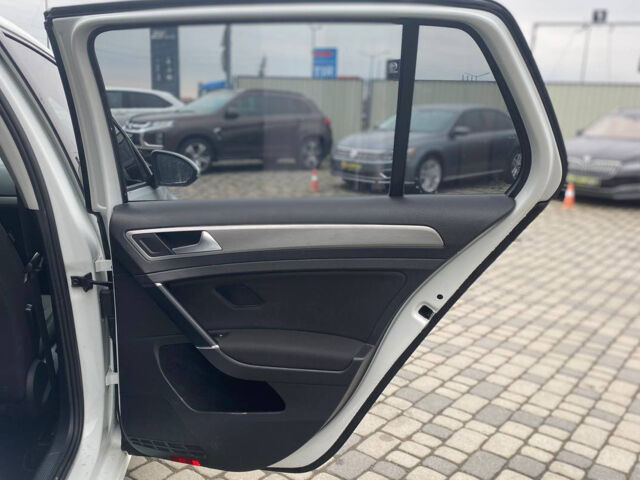 Белый Фольксваген Гольф, объемом двигателя 1.8 л и пробегом 124 тыс. км за 13800 $, фото 28 на Automoto.ua