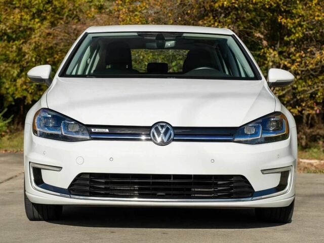 Белый Фольксваген Гольф, объемом двигателя 0 л и пробегом 63 тыс. км за 8200 $, фото 1 на Automoto.ua