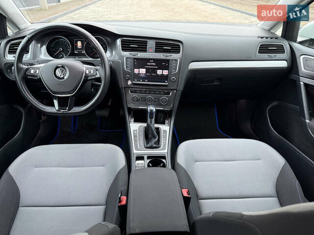 Белый Фольксваген Гольф, объемом двигателя 0 л и пробегом 33 тыс. км за 10800 $, фото 16 на Automoto.ua