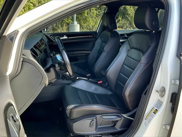 Белый Фольксваген Гольф, объемом двигателя 2 л и пробегом 67 тыс. км за 13000 $, фото 6 на Automoto.ua