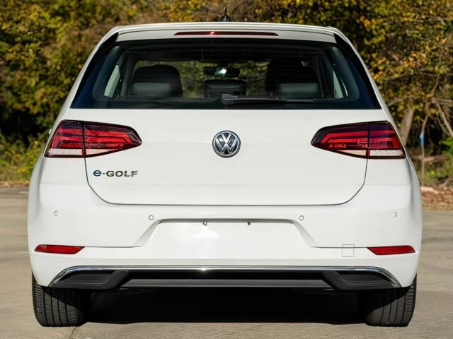 Белый Фольксваген Гольф, объемом двигателя 0 л и пробегом 54 тыс. км за 9900 $, фото 3 на Automoto.ua