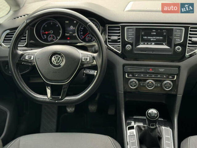 Белый Фольксваген Гольф, объемом двигателя 2 л и пробегом 274 тыс. км за 14299 $, фото 24 на Automoto.ua
