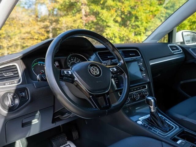 Белый Фольксваген Гольф, объемом двигателя 0 л и пробегом 62 тыс. км за 5500 $, фото 6 на Automoto.ua