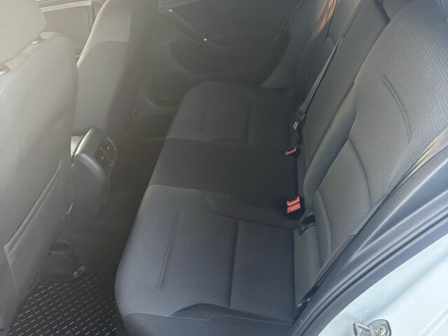 Фольксваген Гольф 2017 в Кривом Роге на Automoto.ua Белый Фольксваген Гольф, объемом двигателя 0 л и пробегом 169 тыс. км за 12000 $, фото 4 на Automoto.ua