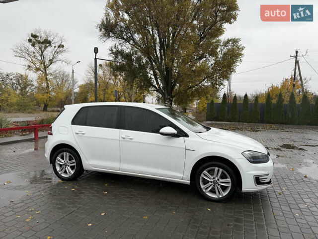 Фольксваген Гольф 2017 в Днепре (Днепропетровске) на Automoto.ua Белый Фольксваген Гольф, объемом двигателя 0 л и пробегом 113 тыс. км за 9200 $, фото 1 на Automoto.ua