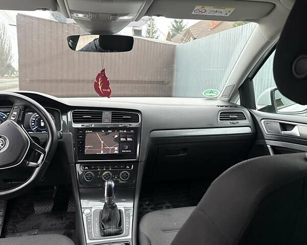 Білий Фольксваген Гольф, об'ємом двигуна 0 л та пробігом 137 тис. км за 11300 $, фото 29 на Automoto.ua