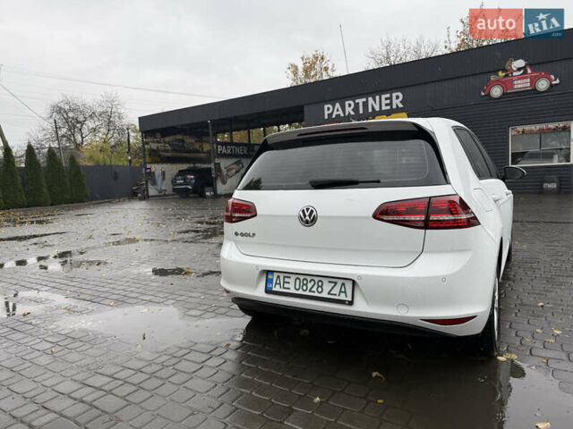 Фольксваген Гольф 2017 в Днепре (Днепропетровске) на Automoto.ua Белый Фольксваген Гольф, объемом двигателя 0 л и пробегом 113 тыс. км за 9200 $, фото 21 на Automoto.ua