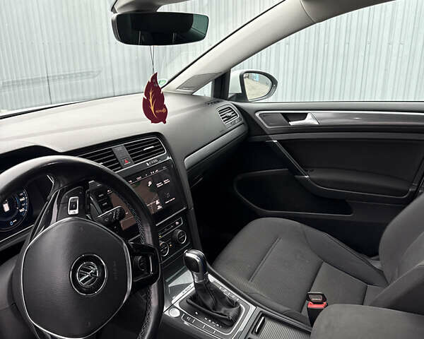 Білий Фольксваген Гольф, об'ємом двигуна 0 л та пробігом 137 тис. км за 11300 $, фото 24 на Automoto.ua