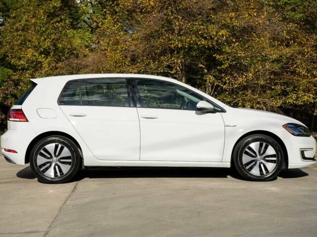 Белый Фольксваген Гольф, объемом двигателя 0 л и пробегом 66 тыс. км за 10000 $, фото 3 на Automoto.ua