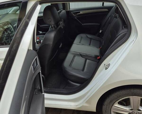 Белый Фольксваген Гольф, объемом двигателя 1.8 л и пробегом 127 тыс. км за 13000 $, фото 7 на Automoto.ua