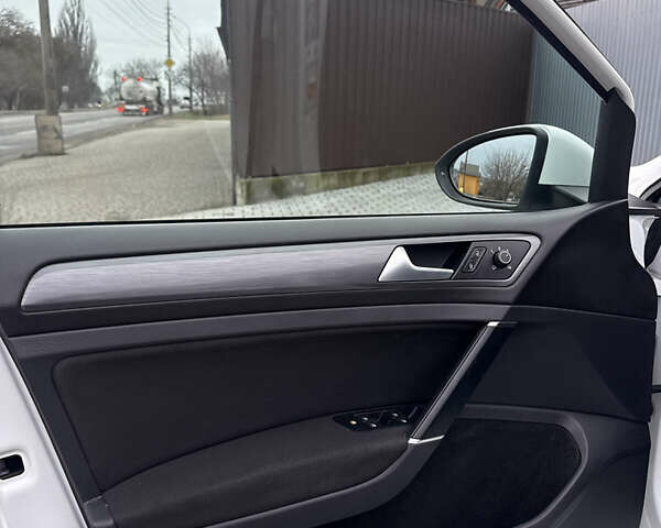 Білий Фольксваген Гольф, об'ємом двигуна 0 л та пробігом 137 тис. км за 11300 $, фото 27 на Automoto.ua