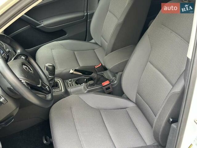 Белый Фольксваген Гольф, объемом двигателя 1.8 л и пробегом 66 тыс. км за 13200 $, фото 8 на Automoto.ua