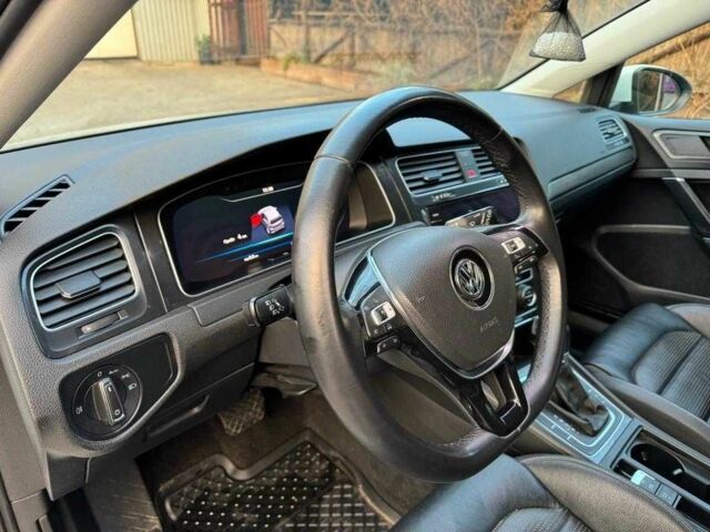 Белый Фольксваген Гольф, объемом двигателя 0 л и пробегом 139 тыс. км за 14000 $, фото 4 на Automoto.ua