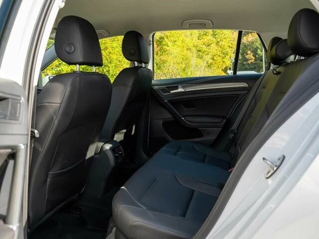 Белый Фольксваген Гольф, объемом двигателя 0 л и пробегом 62 тыс. км за 5500 $, фото 10 на Automoto.ua