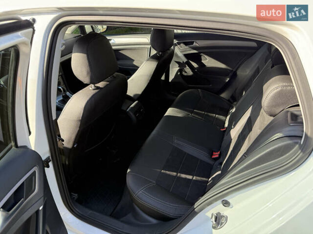 Фольксваген Гольф 2017 в Днепре (Днепропетровске) на Automoto.ua Белый Фольксваген Гольф, объемом двигателя 0 л и пробегом 113 тыс. км за 9200 $, фото 42 на Automoto.ua